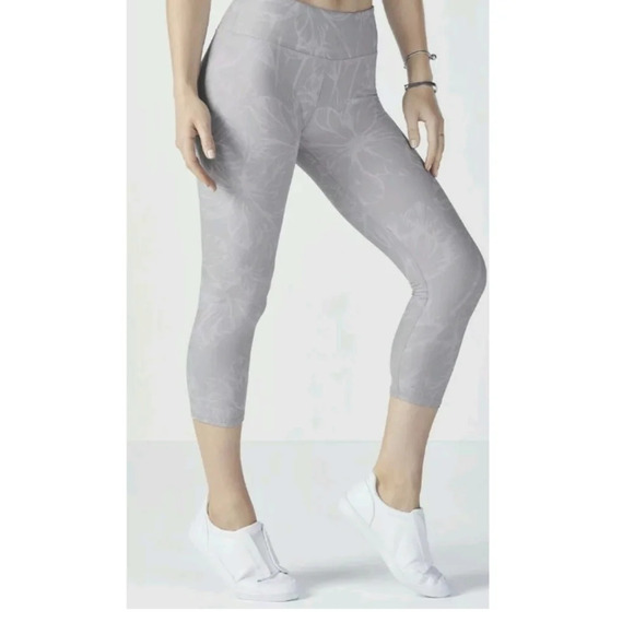 Fabletics Mid Rise Salar PowerHold Capri Leggings - Picture 1 of 6